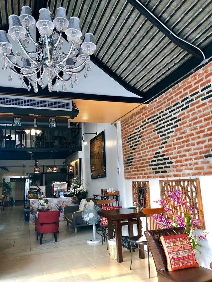Hp House Cafe' Hotel Chiang Mai Exterior photo